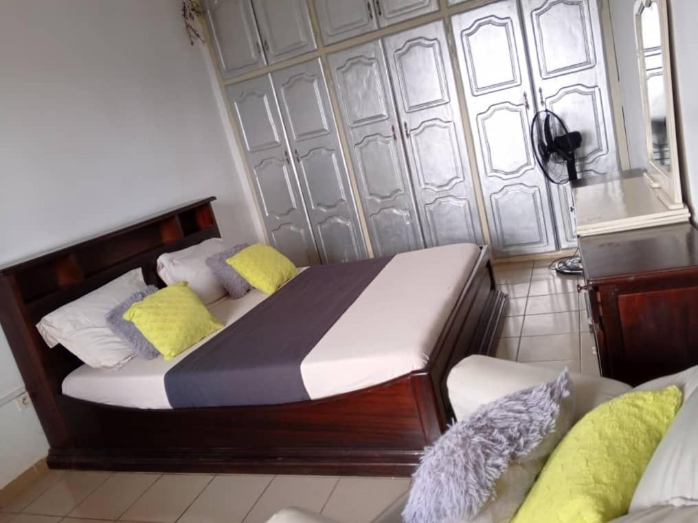 Appart meublé le Dakota Yaoundé Extérieur photo
