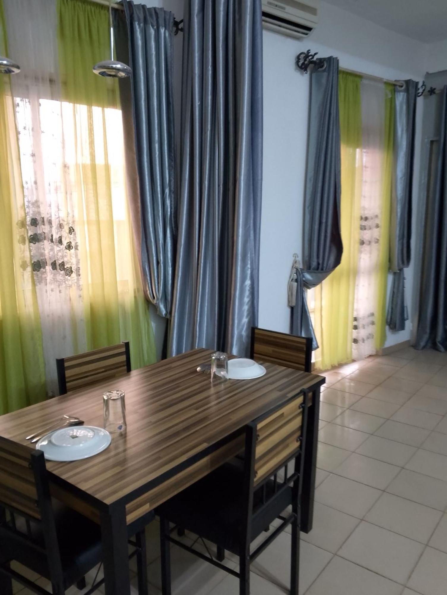 Appart meublé le Dakota Yaoundé Extérieur photo